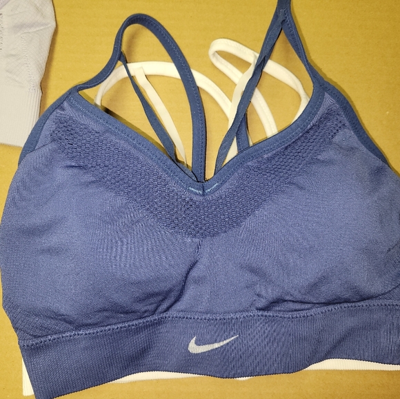 4 Nike Sports bras Med - Picture 16 of 16
